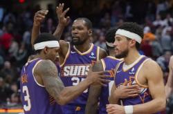 雄鹿队轻取灰熊队，牢牢守住东部榜首的简单介绍