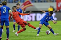 亚洲球队在激动比赛中一举击败对手