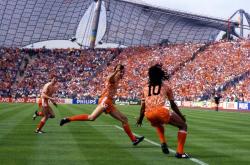 关于克鲁伊夫雄心勃勃，英超比赛将再掀战火热的信息