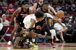 火箭遭遇尴尬连败，主场惨败湖人