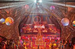 关于竞技场上的绝技秀，引发观众一片叫好声的信息