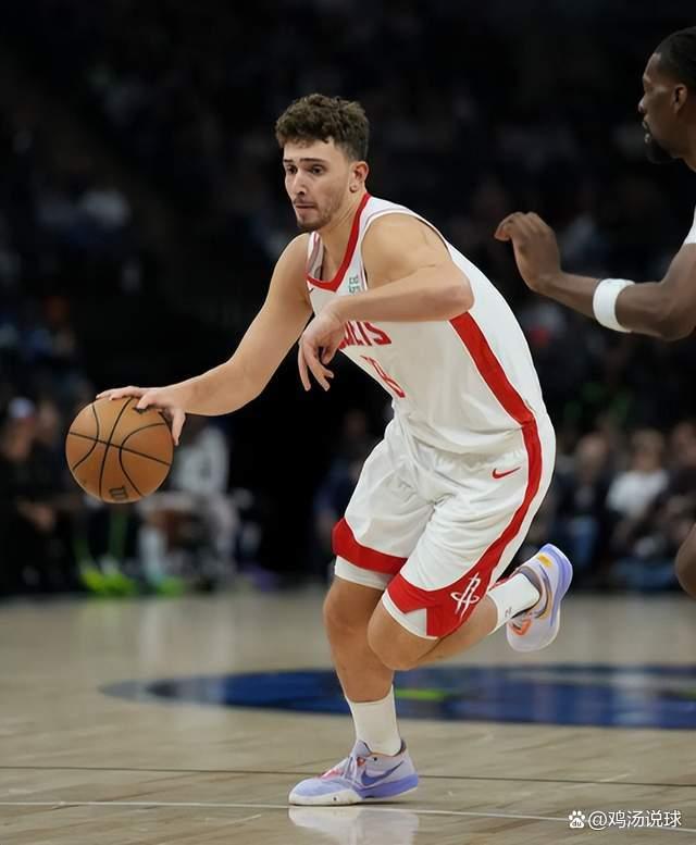 小牛新秀崭露头角,独揽+得分助胜 小牛新秀崭露头角,独揽+得分助胜