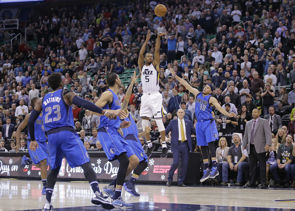 小牛新秀崭露头角,独揽+得分助胜 小牛新秀崭露头角,独揽+得分助胜