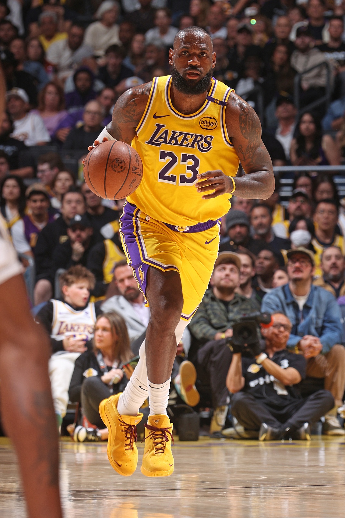 詹姆斯领衔骑士主场惨败,晋级前景堪忧 詹姆斯领衔骑士主场惨败,晋级前景堪忧