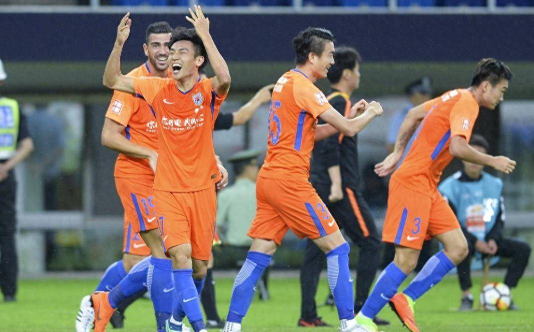 关键比赛结果揭晓，球迷热议不断