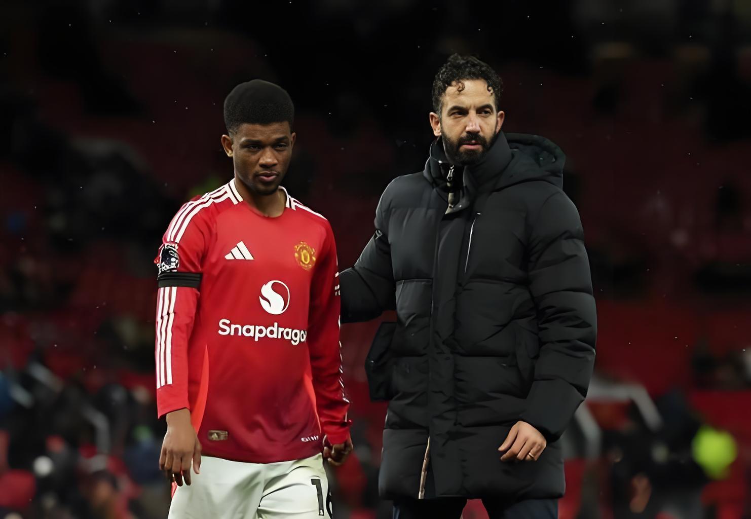 曼联客场2-0击败埃弗顿，重返前四位置