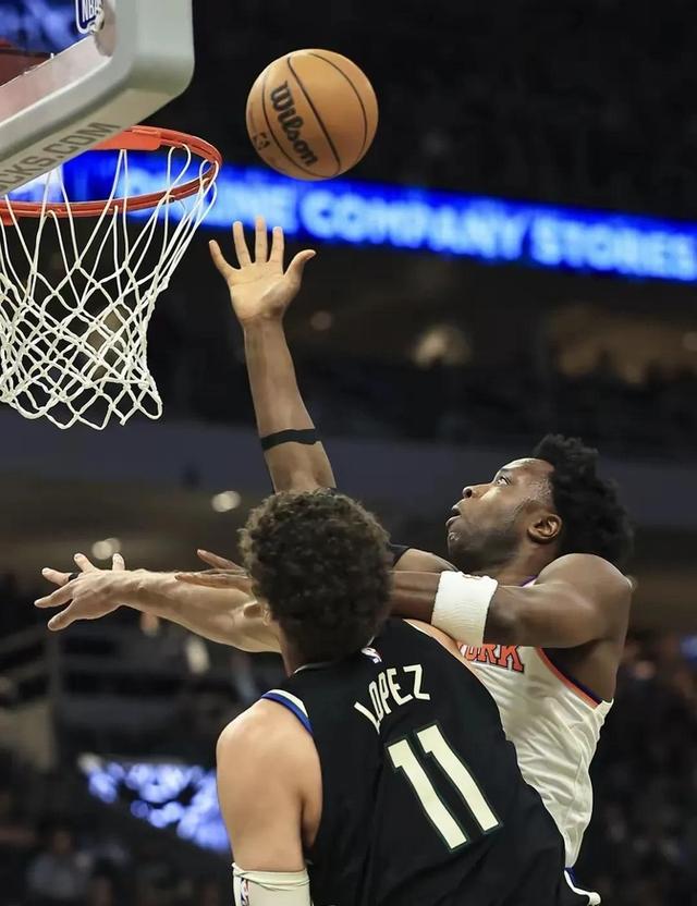 雄鹿横扫尼克斯，豪取胜利