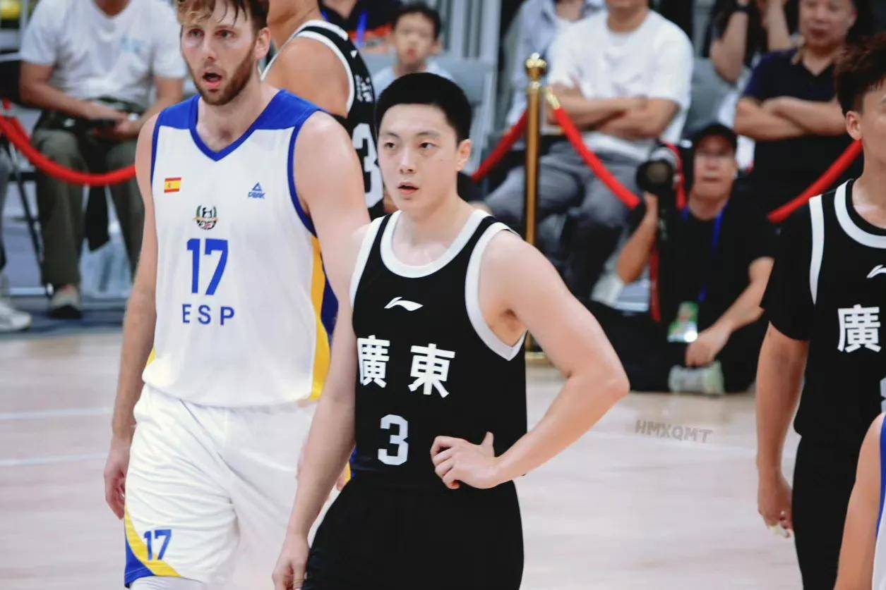 广东男篮主场大胜,轻松晋级 广东男篮主场大胜,轻松晋级