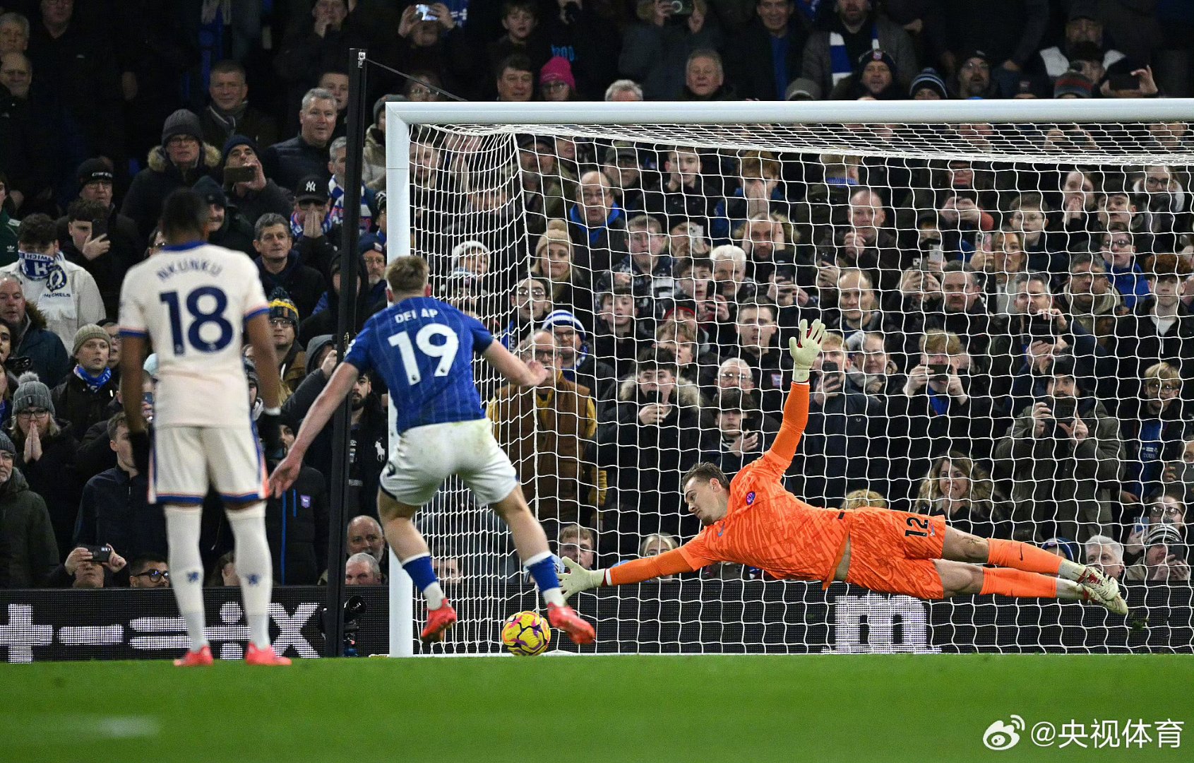 包含热血澎湃!欧洲足球联赛激战赛场,高能对决的词条 包含热血澎湃!欧洲足球联赛激战赛场,高能对决的词条