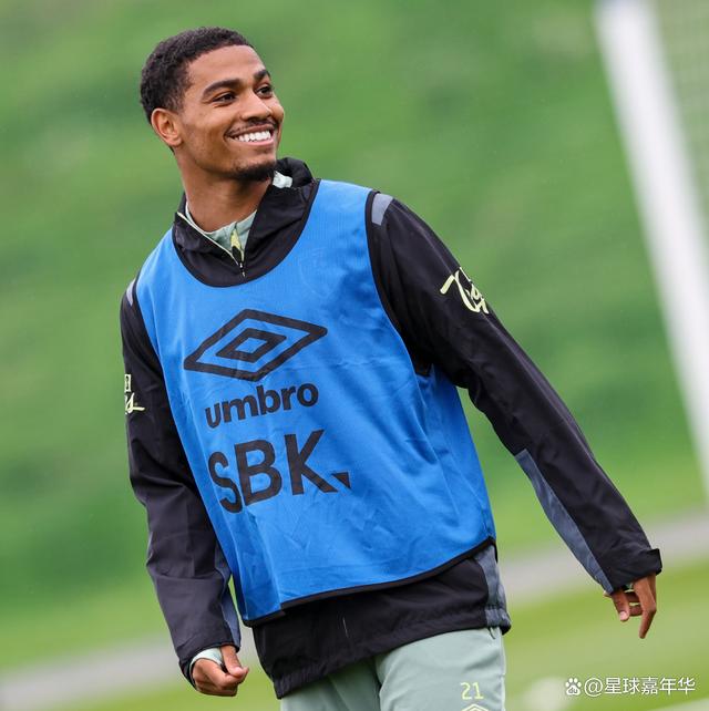 包含伯恩茅斯连胜，赢得了全场掌声的词条