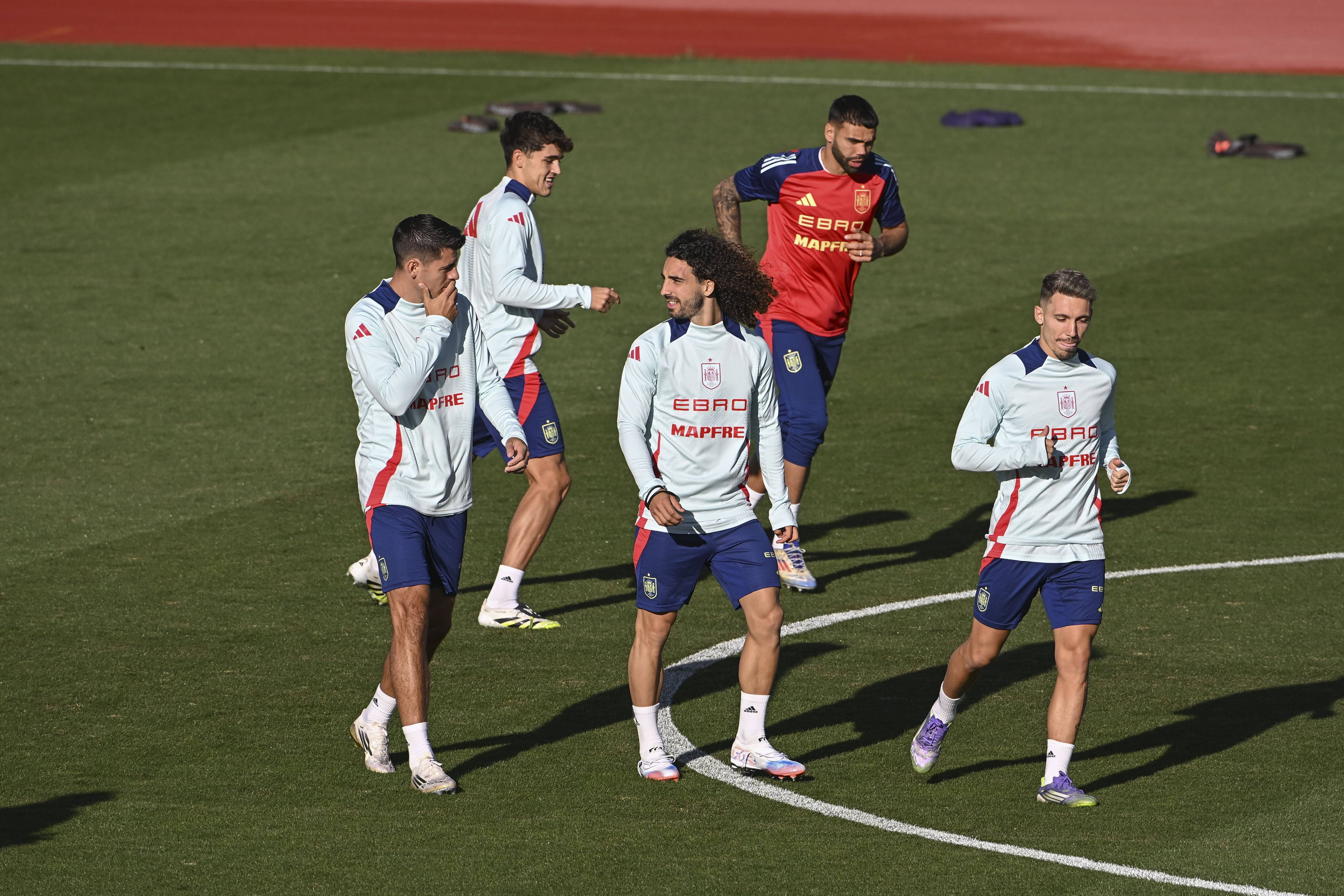 包含西班牙篮球队备战全明星赛，意气风发的词条